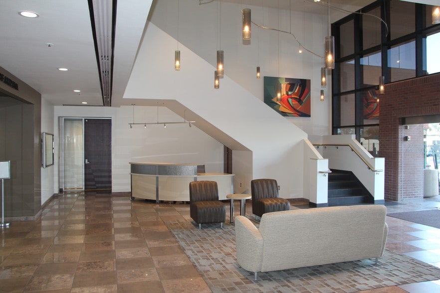 4201 N 24th St, Phoenix, AZ to rent - Interior Photo - Image 3 of 5