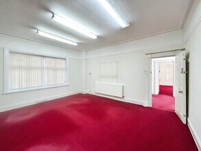 37 Manchester Rd, Manchester to rent Interior Photo- Image 2 of 6