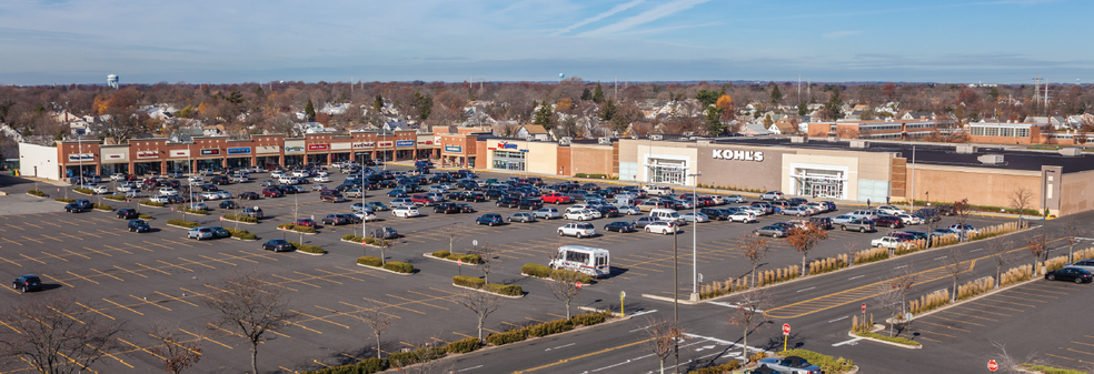 3509-3567 Hempstead Tpke, Levittown, NY for rent - Building Photo - Image 1 of 6