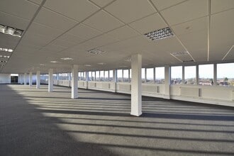 Crossgates, Leeds to rent Interior Photo- Image 1 of 4