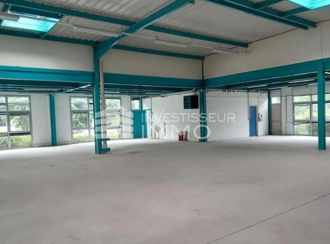 Light Industrial in Tremblay-en-France to rent Interior Photo- Image 1 of 11