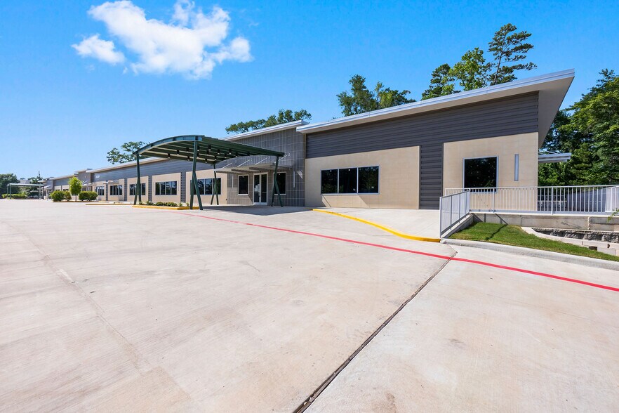 603 S Conroe Medical Dr, Conroe, TX for rent - Building Photo - Image 2 of 9