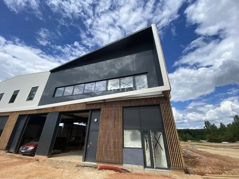 Light Industrial in Plaisir for sale Building Photo- Image 1 of 6