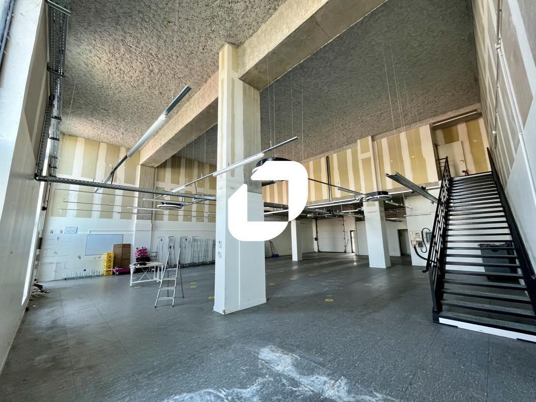Light Industrial in Lyon to rent Interior Photo- Image 1 of 14