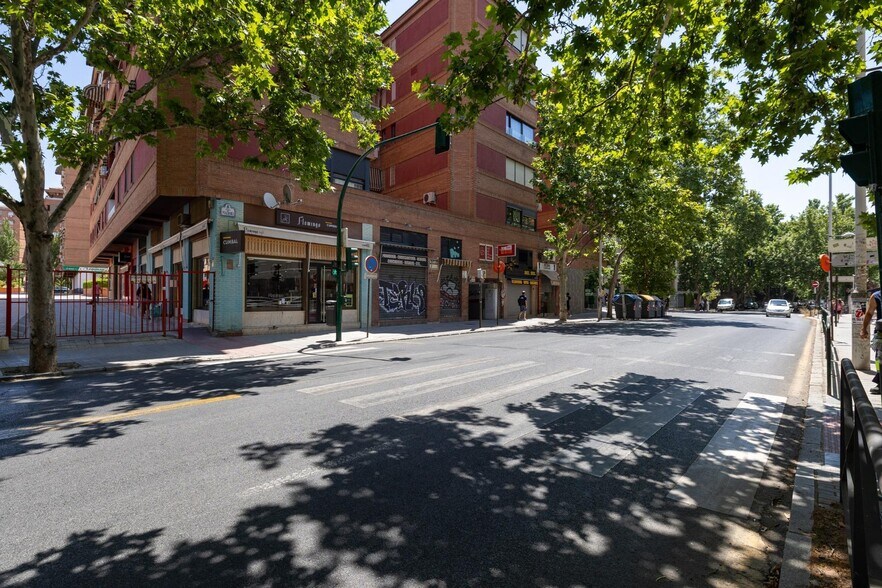 Retail in Granada for sale - Building Photo - Image 3 of 36