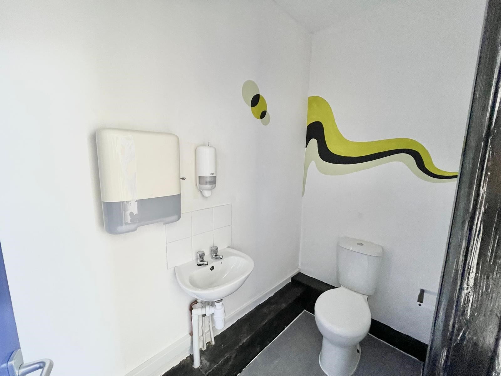 173 Newgate St, Bishop Auckland to rent Building Photo- Image 1 of 11