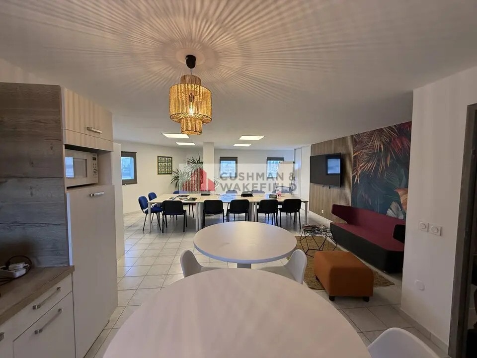 Location Bureaux 70 m² - Photo 1