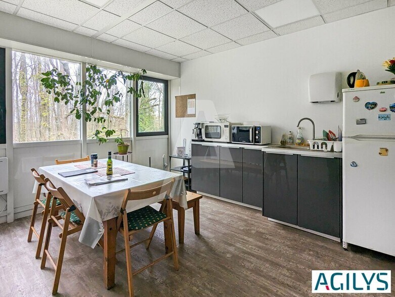 1 Rue De Terre Neuve, Les Ulis for sale - Interior Photo - Image 3 of 11