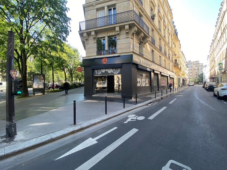 Retail in Paris to rent - Building Photo - Image 1 of 10