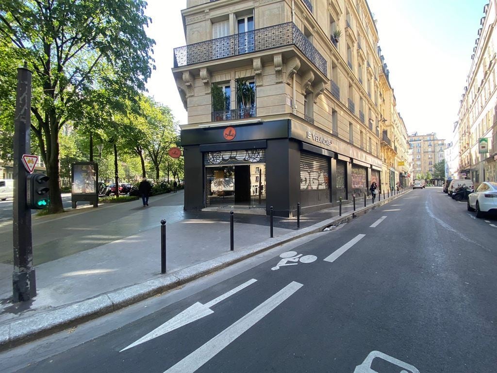 Retail in Paris to rent Building Photo- Image 1 of 11