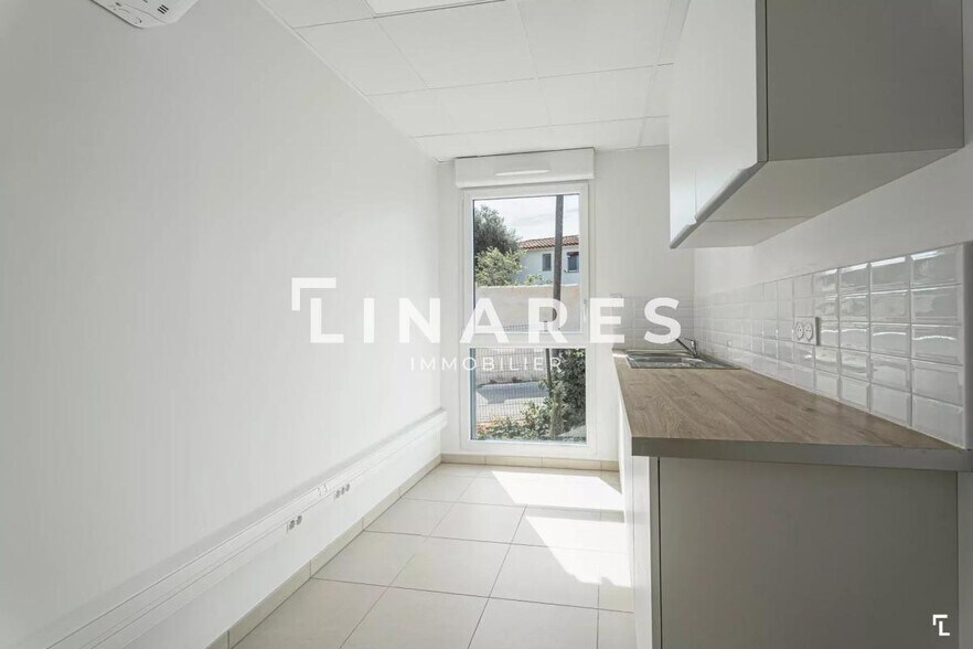 Office / Medical in Allauch to rent - Building Photo - Image 3 of 6