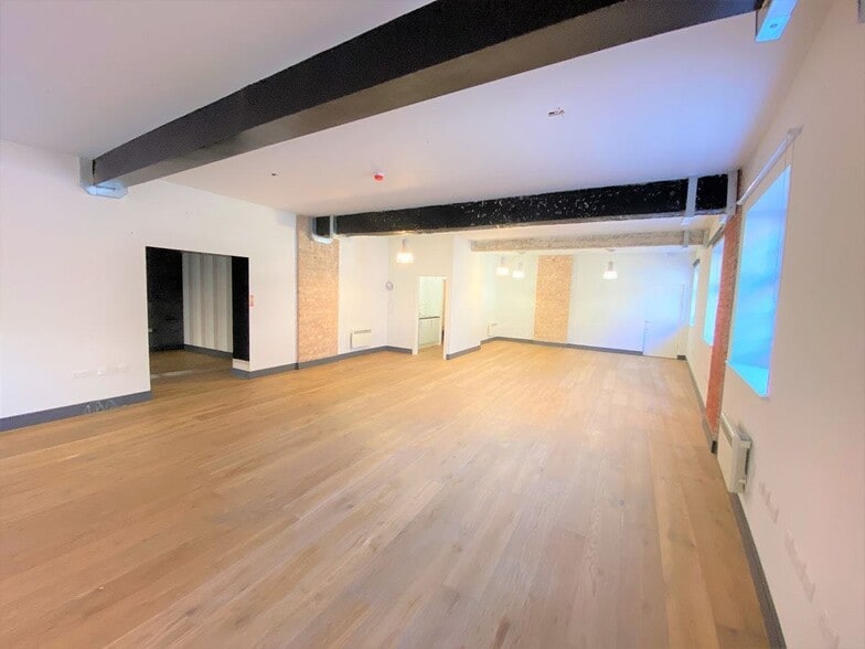 10 Market Pl, Brentford for sale - Building Photo - Image 3 of 16