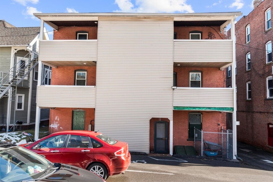 411-431 N Main St, Bristol, CT to rent - Building Photo - Image 3 of 13