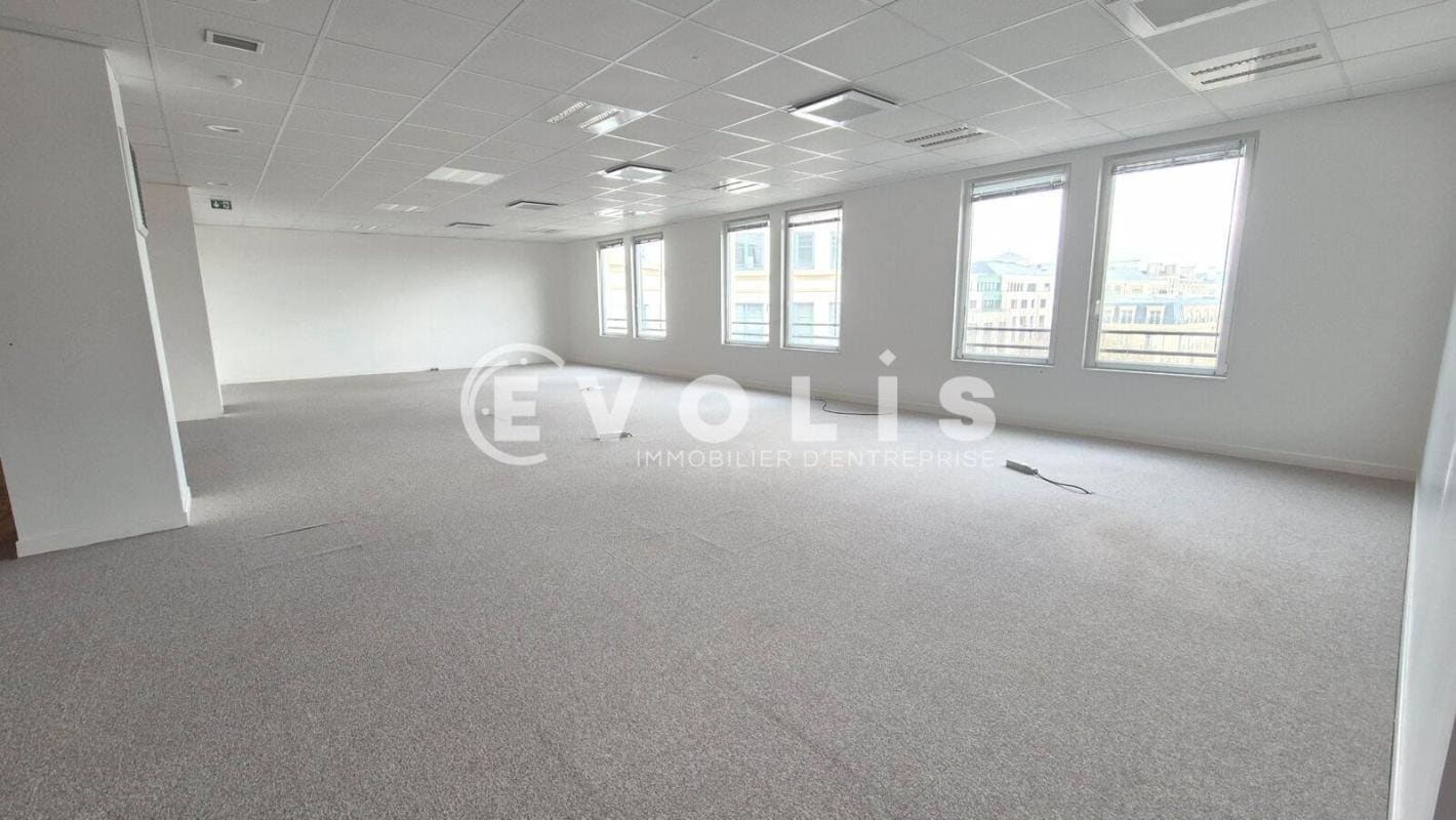 Office in Chessy to rent Interior Photo- Image 1 of 6