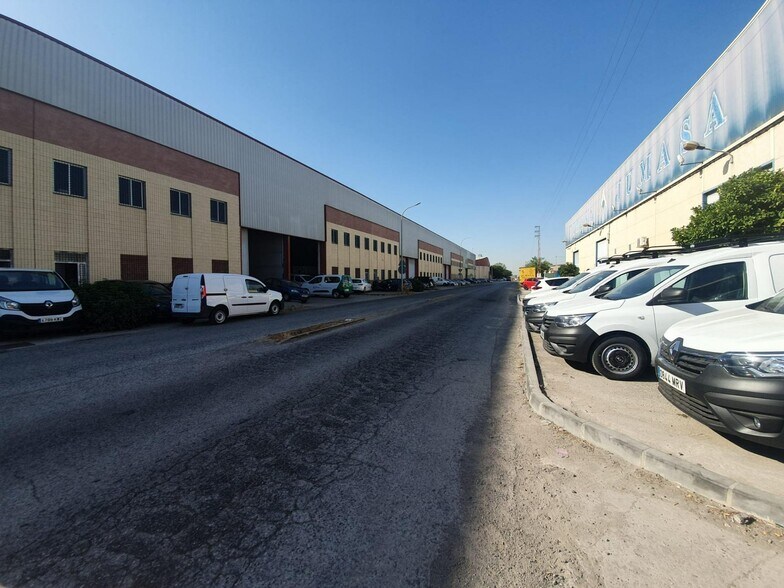 Industrial in Dos Hermanas, Sevilla to rent - Building Photo - Image 1 of 12