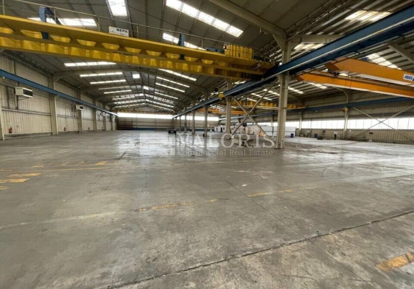 Industrial in Meyzieu to rent - Building Photo - Image 3 of 6