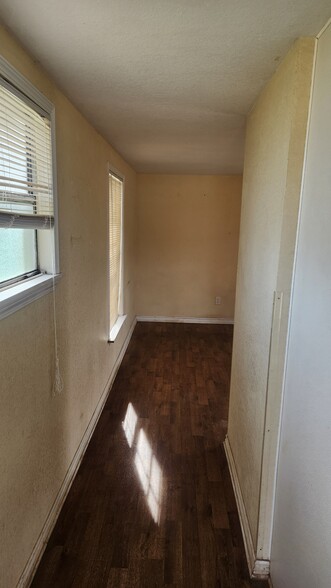 200 E Olive St, Holliday, TX for rent - Primary Photo - Image 1 of 8