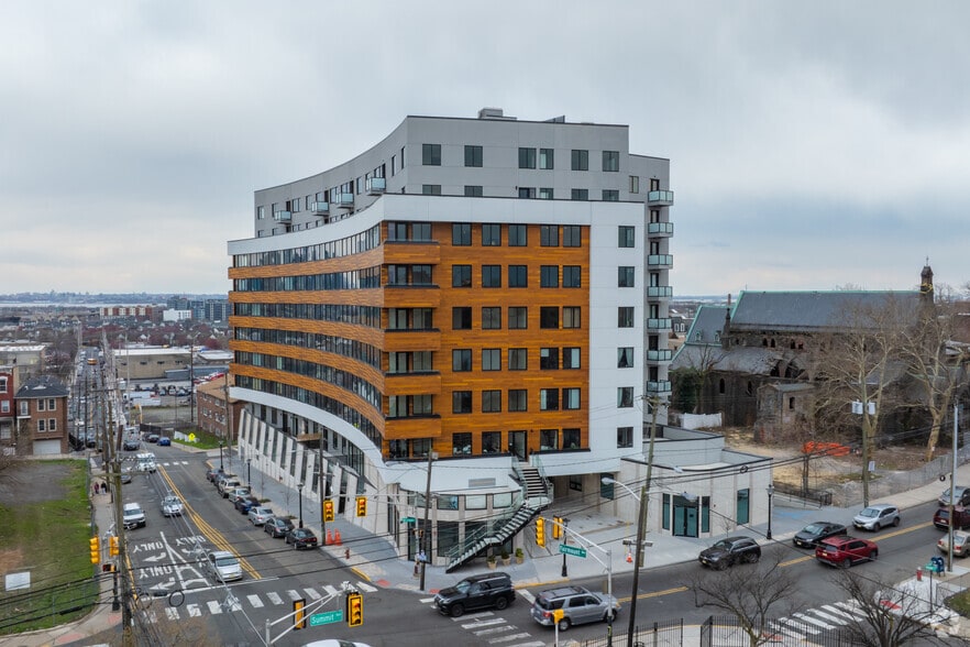 136 Summit Ave, Jersey City, NJ for sale - Primary Photo - Image 1 of 1