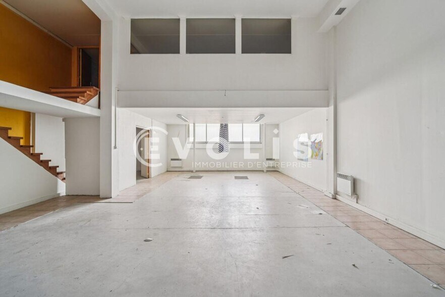 Light Industrial in Neuilly-Plaisance to rent - Interior Photo - Image 3 of 12