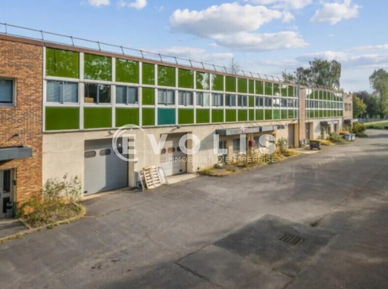 4 Avenue Des Andes, Les Ulis to rent - Building Photo - Image 2 of 12