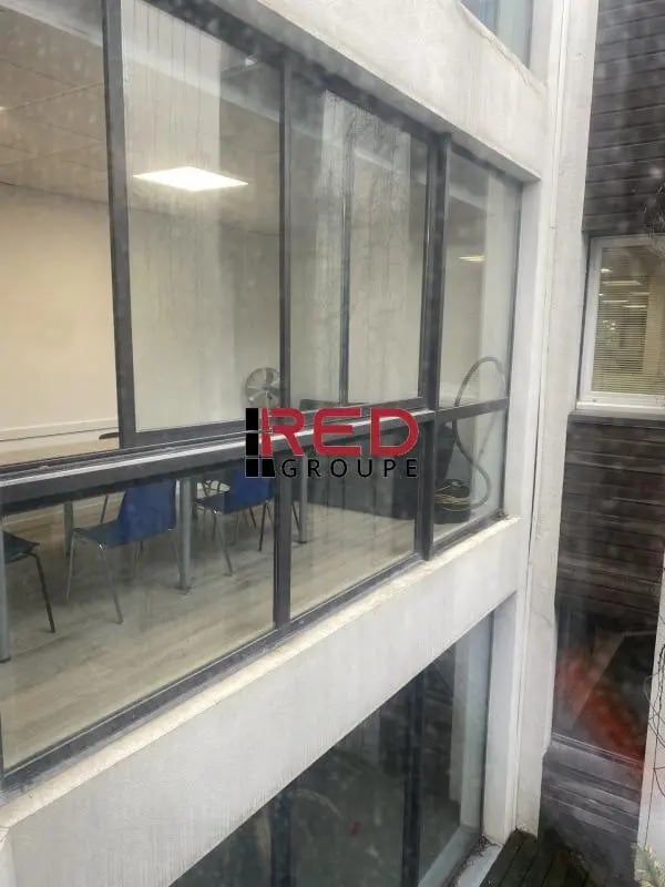 Location Bureaux 260 m² - Photo 1
