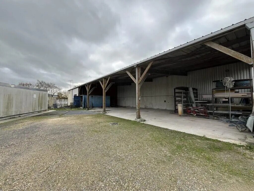 Location Local d'activités 524 m² - Photo 1