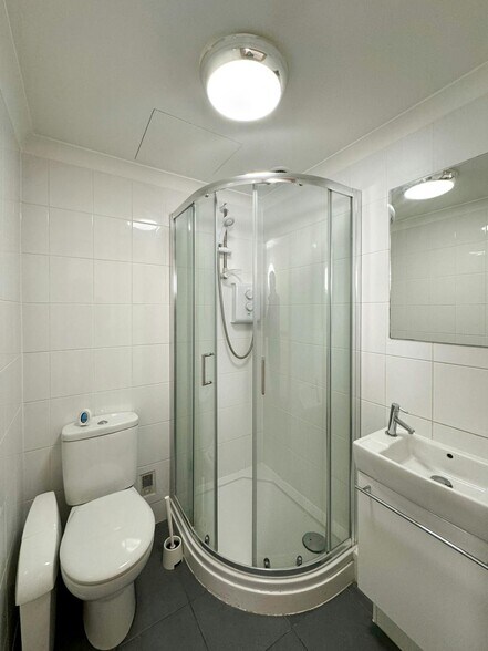 3-5 Wardour St, London for rent - Interior Photo - Image 2 of 9