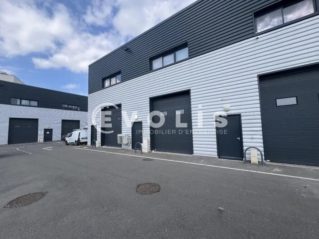 Location Local d'activités 120 m² - Photo 1