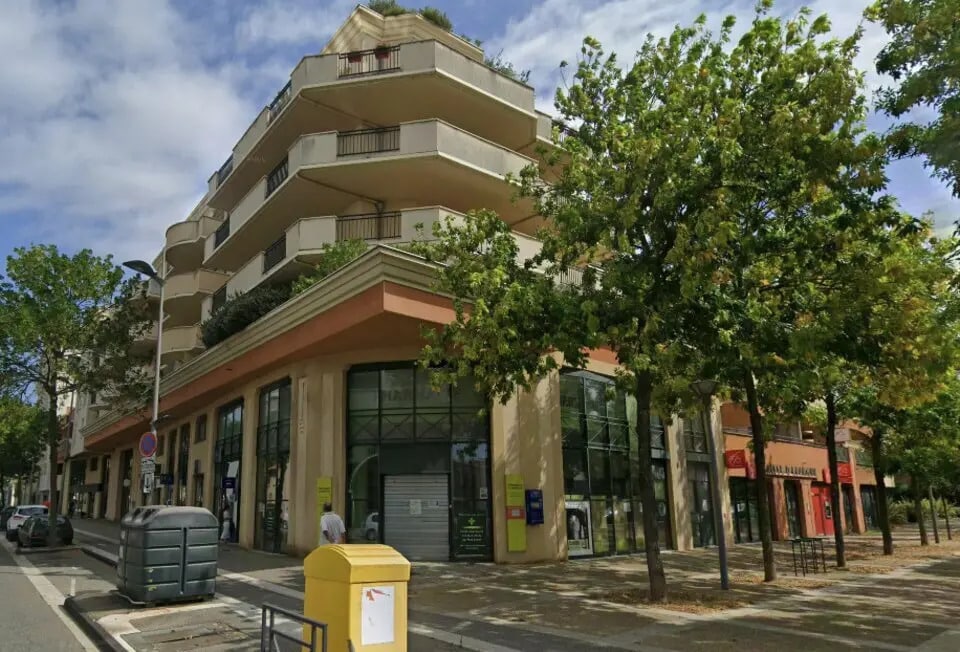 Location Commerce 260 m² - Photo 1