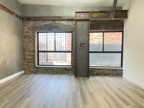 904 Wall St, Los Angeles, CA for rent Interior Photo- Image 1 of 6