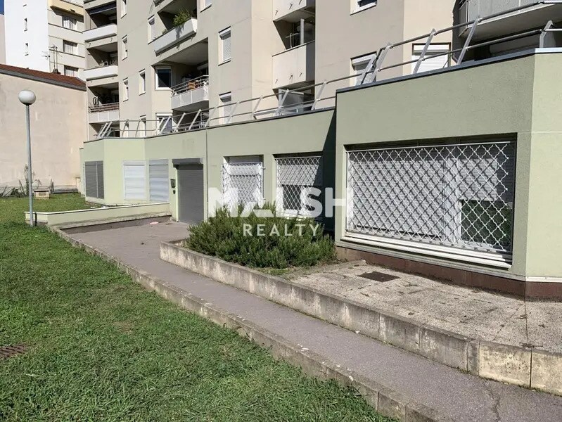 Office in Villeurbanne to rent Building Photo- Image 1 of 15