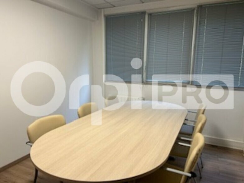 Office in Lissieu to rent - Interior Photo - Image 3 of 9
