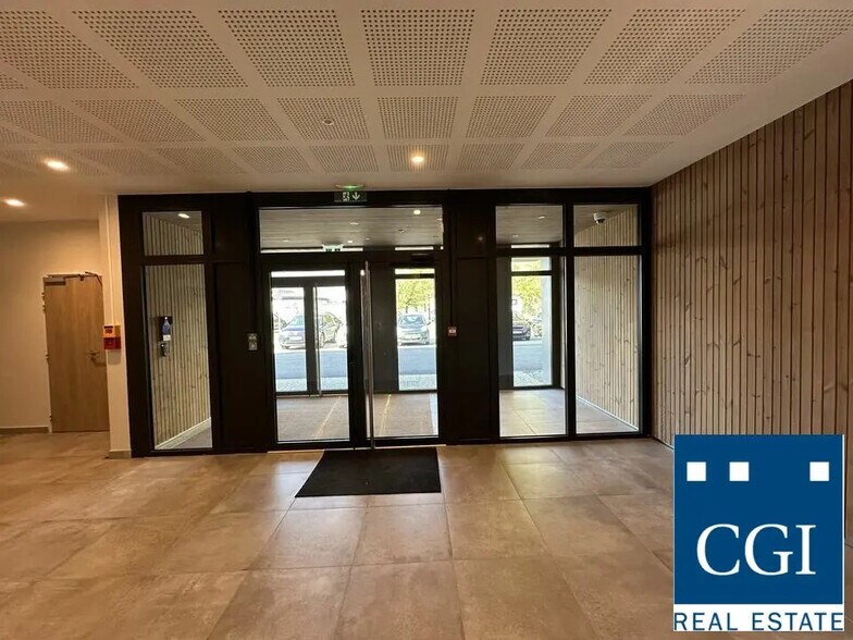 Industrial in Grenoble for sale - Lobby - Image 3 of 15