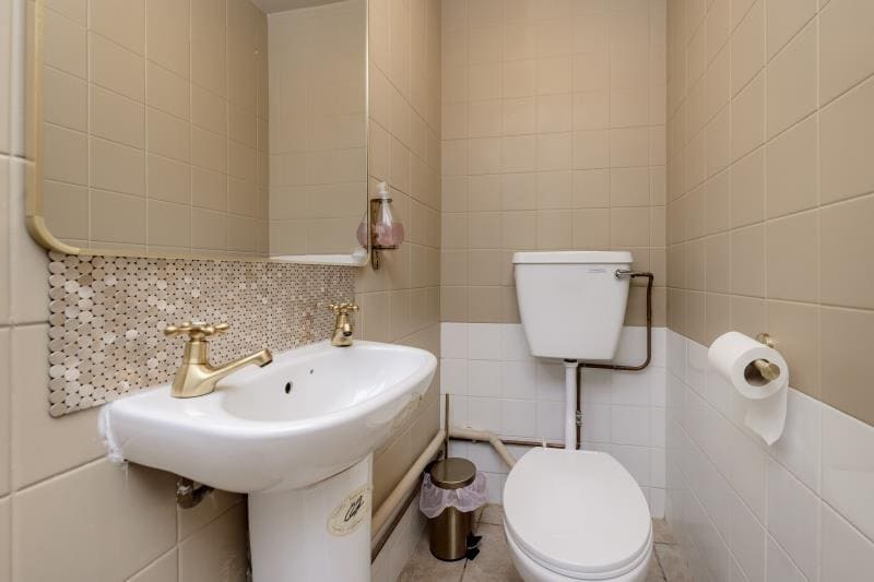 23 Chapel Mark, London to rent - Interior Photo - Image 3 of 3