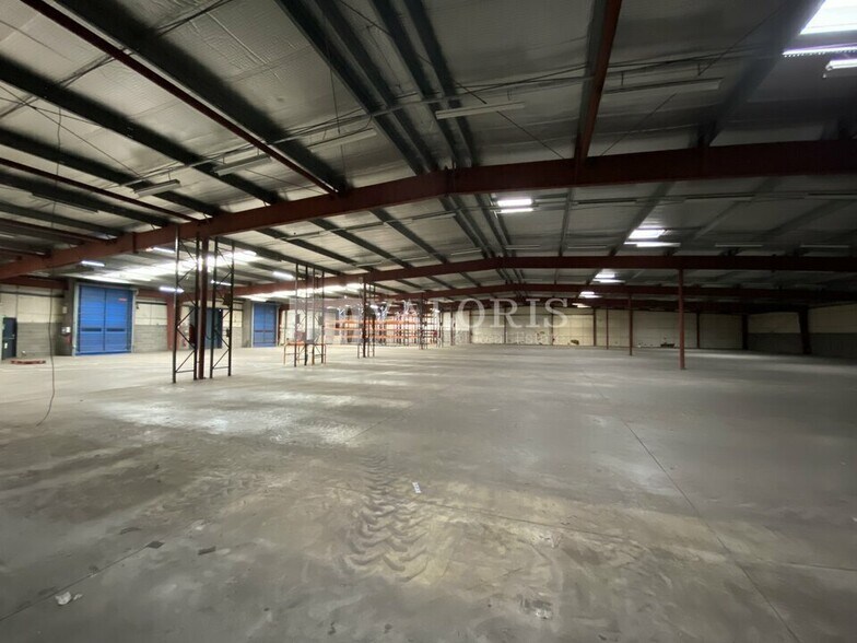 Light Industrial in Saint-Quentin-Fallavier for sale - Building Photo - Image 3 of 12