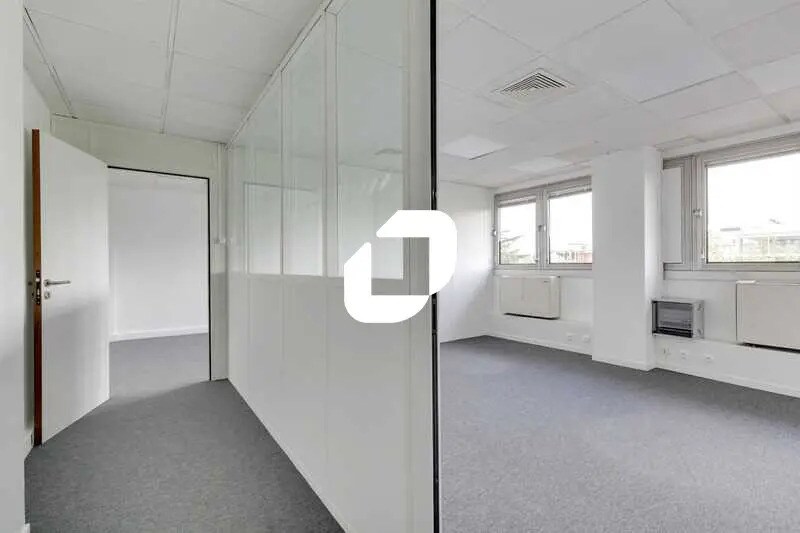 2 Rue De Marly Le Roi, Le Chesnay-Rocquencourt to rent - Interior Photo - Image 2 of 23