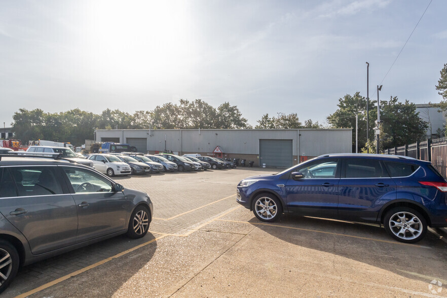 Open Storage Investment portfolio of 3 properties for sale on LoopNet.co.uk - Primary Photo - Image 3 of 3