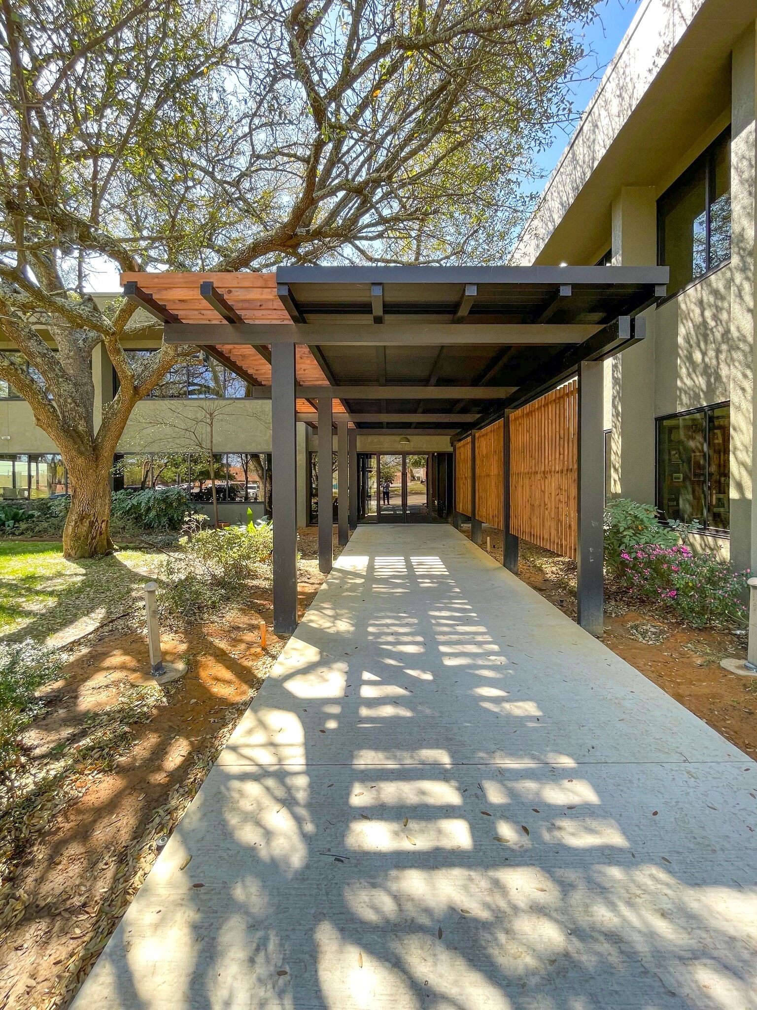 3901 Manhattan Dr, Tyler, TX to rent Building Photo- Image 1 of 7