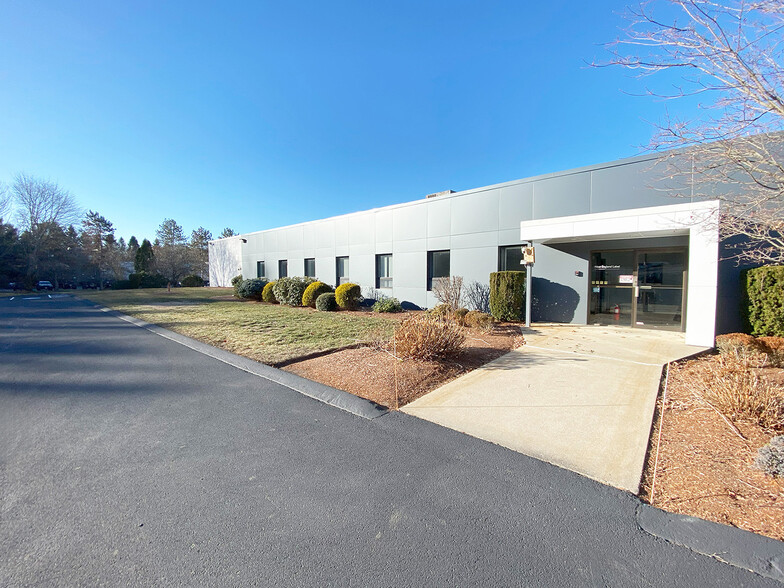 7 Connector Rd, Andover, MA for rent - Building Photo - Image 1 of 9