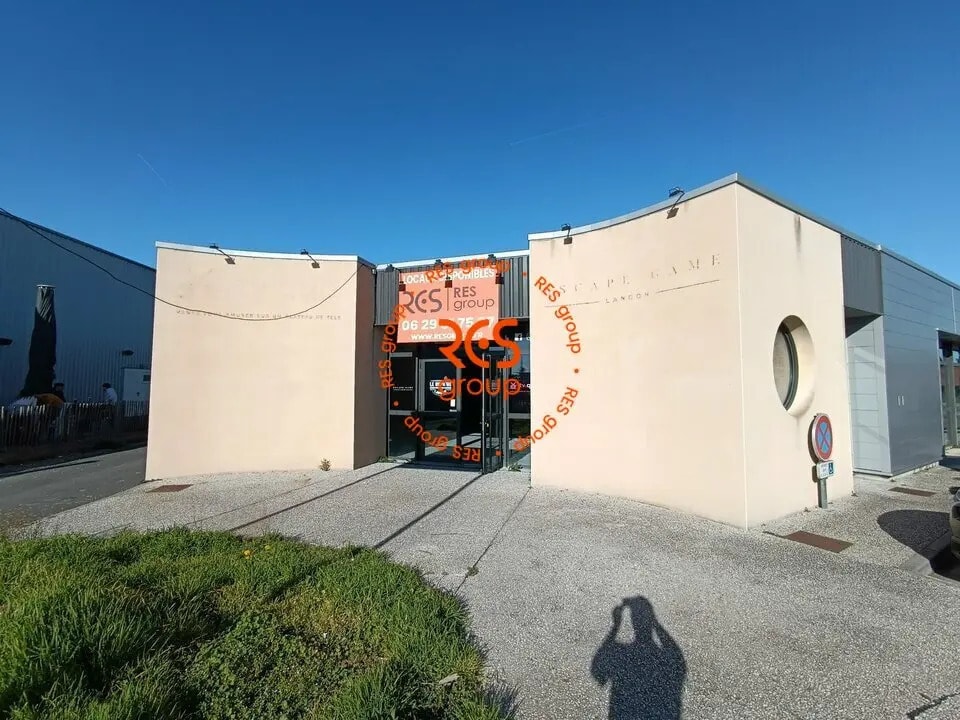 Location Commerce 300 m² - Photo 1