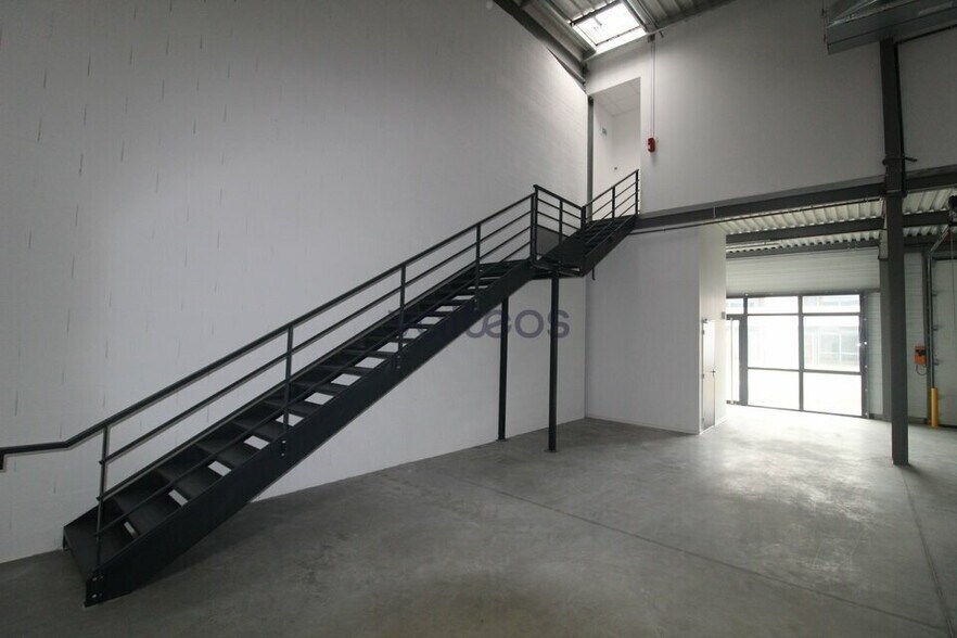 Light Industrial in Toulouse to rent - Interior Photo - Image 3 of 7