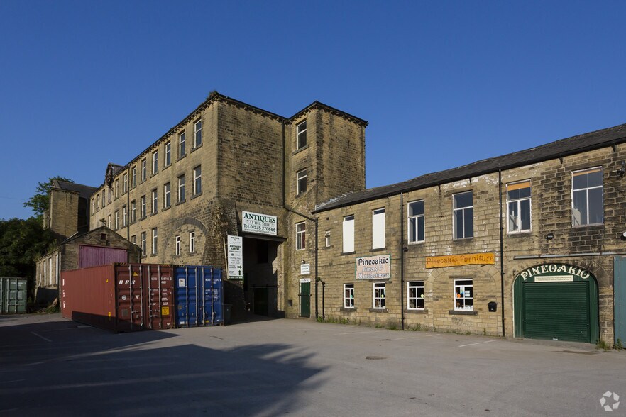 Halifax Rd, Bradford to rent - Building Photo - Image 3 of 4