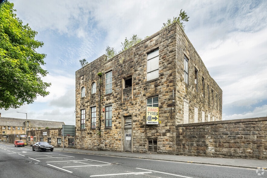 Trafalgar St, Burnley to rent - Building Photo - Image 2 of 2