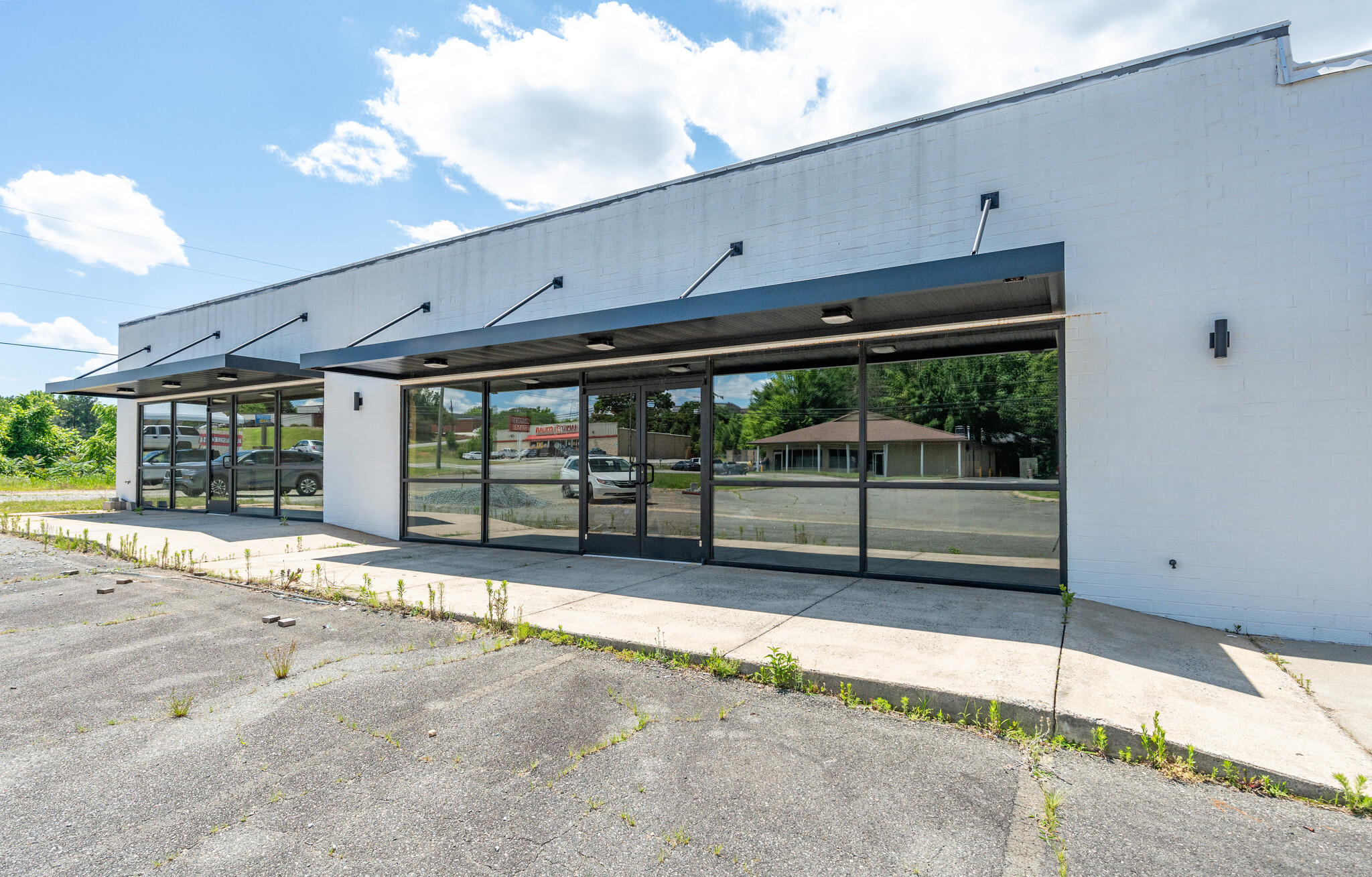 711-719 N Madison Blvd, Roxboro, NC for rent Building Photo- Image 1 of 6