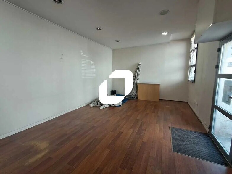 Office in Bordeaux for sale - Interior Photo - Image 2 of 4