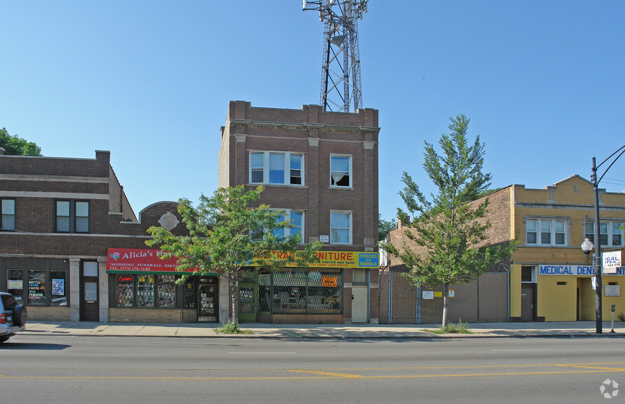 4237 W Fullerton Ave, Chicago, IL for rent - Building Photo - Image 2 of 2