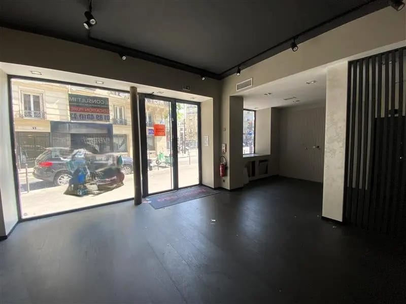 Location Commerce 102 m² - Photo 1