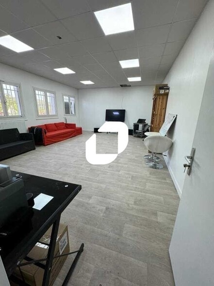 Office in Eaubonne to rent - Building Photo - Image 1 of 16