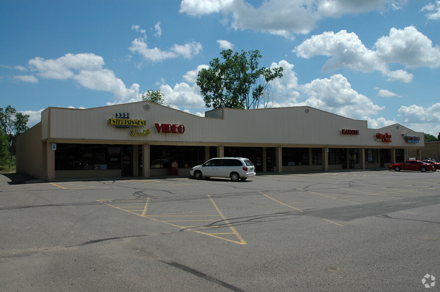 1320-1340 S Commerce Rd, Walled Lake, MI for rent - Other - Image 2 of 18