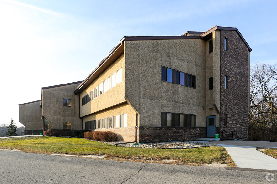 700 Rayovac Dr, Madison, WI for rent - Building Photo - Image 1 of 5